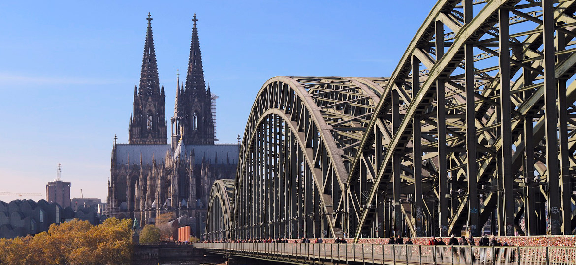 Hohenzollernbrücke-der Kölner Dom